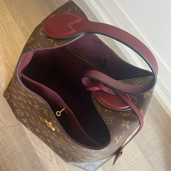 Authentic Louis Vuitton Purse - Picture 5 of 13